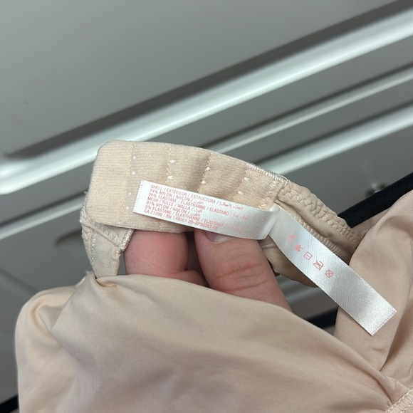 Rose + Vine Cream Bralette 🤍 - Picture 3 of 3